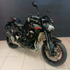 z900